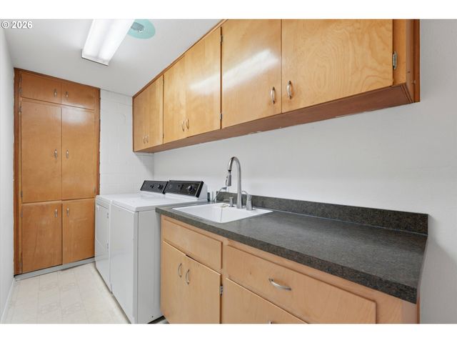 11850 Sw FOOTHILL Dr, Portland, OR 97225