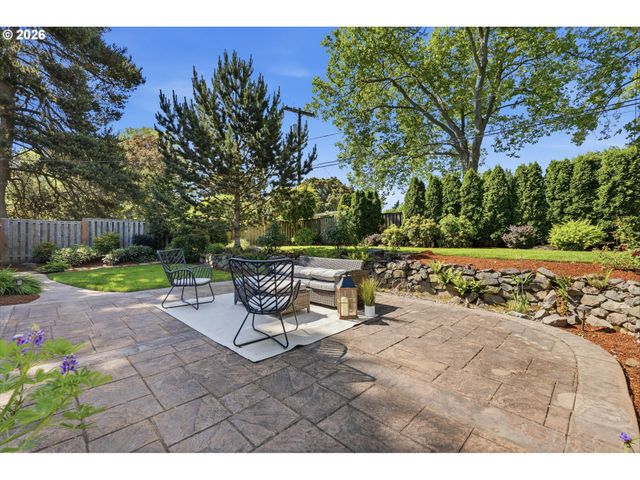 11850 Sw FOOTHILL Dr, Portland, OR 97225