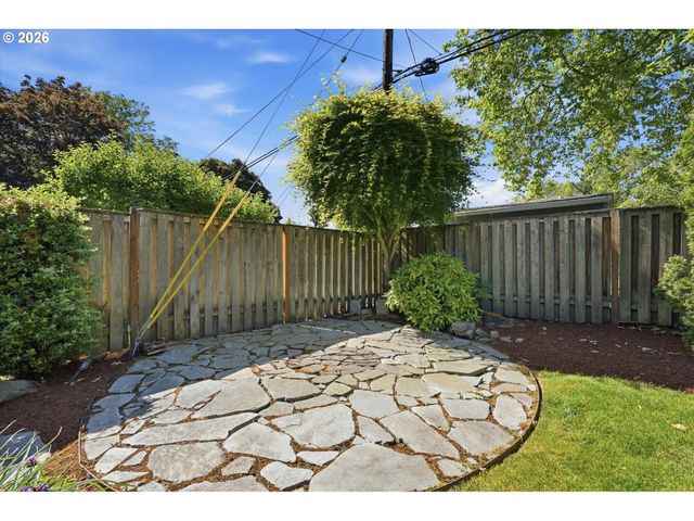 11850 Sw FOOTHILL Dr, Portland, OR 97225