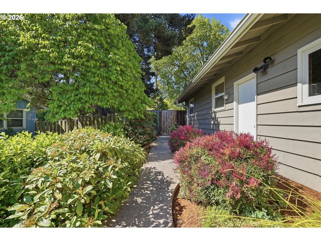 11850 Sw FOOTHILL Dr, Portland, OR 97225