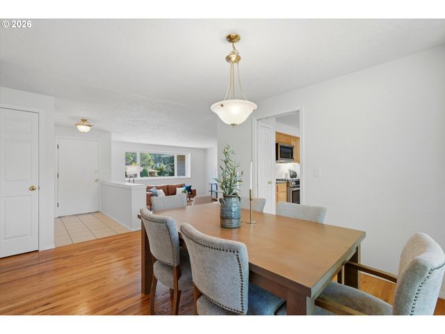 11850 Sw FOOTHILL Dr, Portland, OR 97225