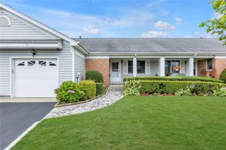 5 Primrose Lane, North Babylon, NY 11703