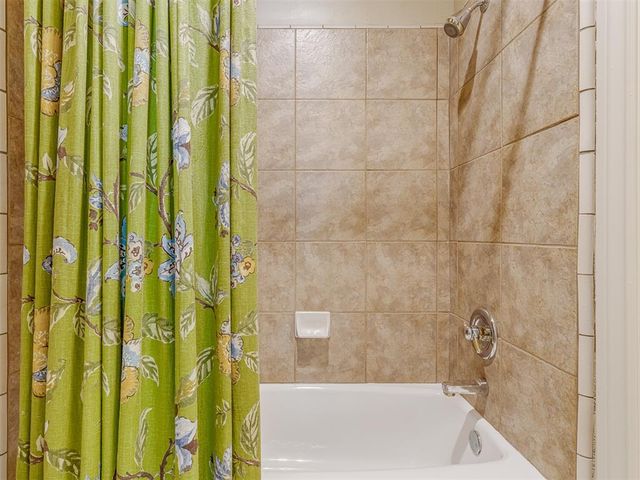 14808 Maplelake Drive, Edmond, OK 73013