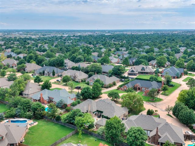 14808 Maplelake Drive, Edmond, OK 73013