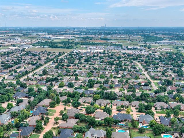 14808 Maplelake Drive, Edmond, OK 73013
