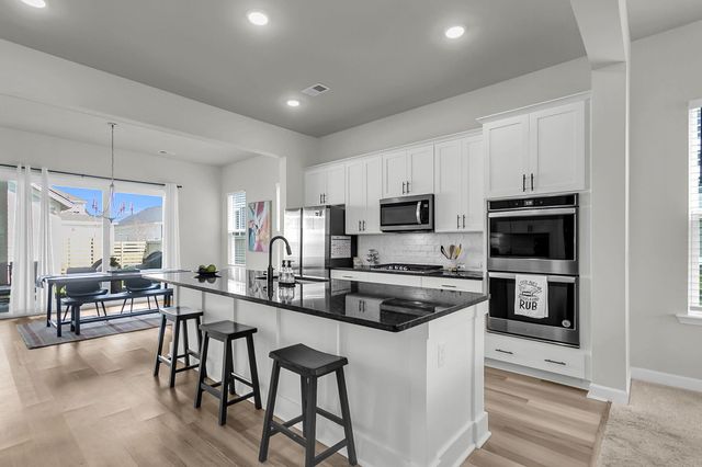 608 Blueway Avenue, Summerville, SC 29486