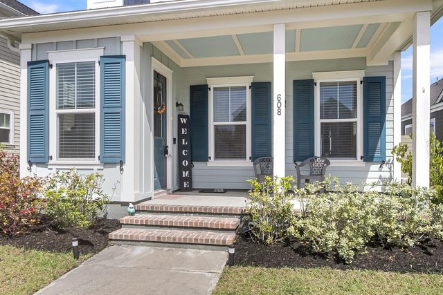 608 Blueway Avenue, Summerville, SC 29486