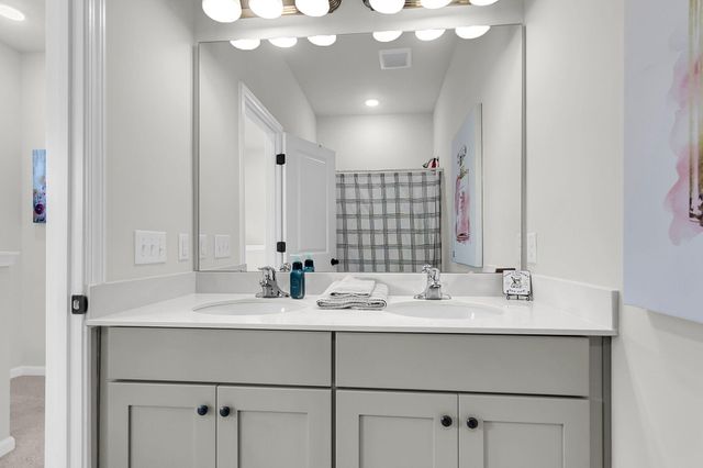 608 Blueway Avenue, Summerville, SC 29486