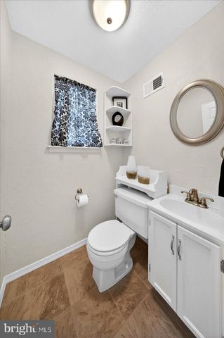 38 STALLION DR, Newark, DE 19713