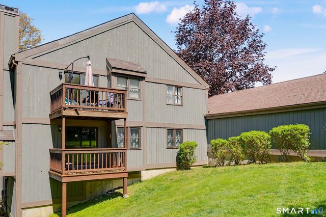 135 Heatherwood Drive 135, Brookfield, CT 06804