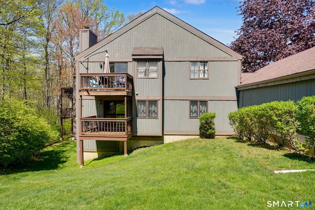 135 Heatherwood Drive 135, Brookfield, CT 06804
