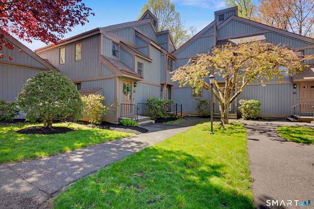 135 Heatherwood Drive 135, Brookfield, CT 06804