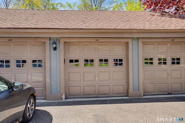 135 Heatherwood Drive 135, Brookfield, CT 06804