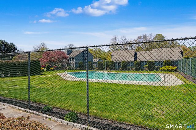 135 Heatherwood Drive 135, Brookfield, CT 06804