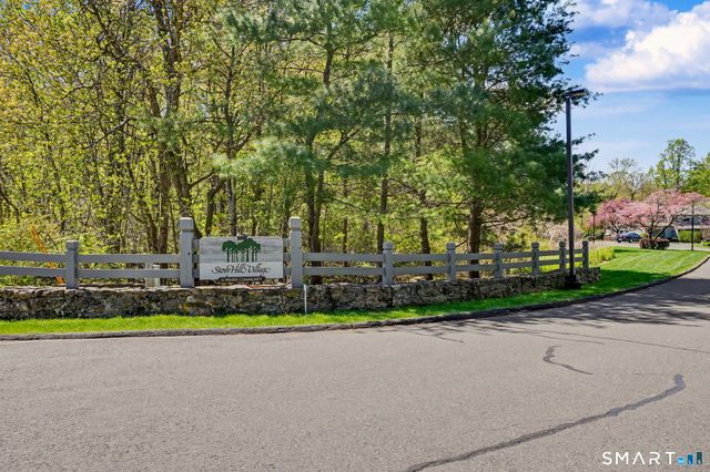 135 Heatherwood Drive 135, Brookfield, CT 06804