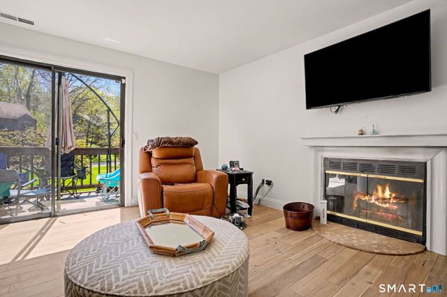 135 Heatherwood Drive 135, Brookfield, CT 06804