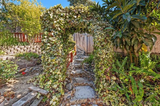 13175 Entreken Avenue, San Diego, CA 92129