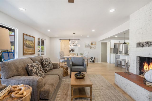 3209 VALLEY HAVEN Court NW, Albuquerque, NM 87107
