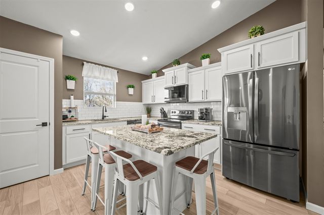540 N Cygnet Lake Drive, Benton Harbor, MI 49022