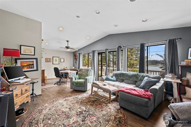 296 298 North Shore Boulevard, Fox Island, WA 98333