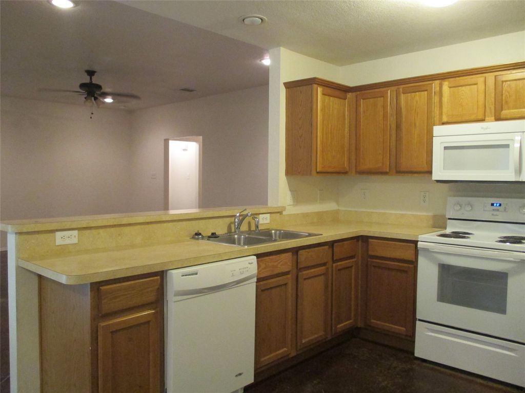 719 Hallvale Drive, White Settlement, TX 76108 — photo 4