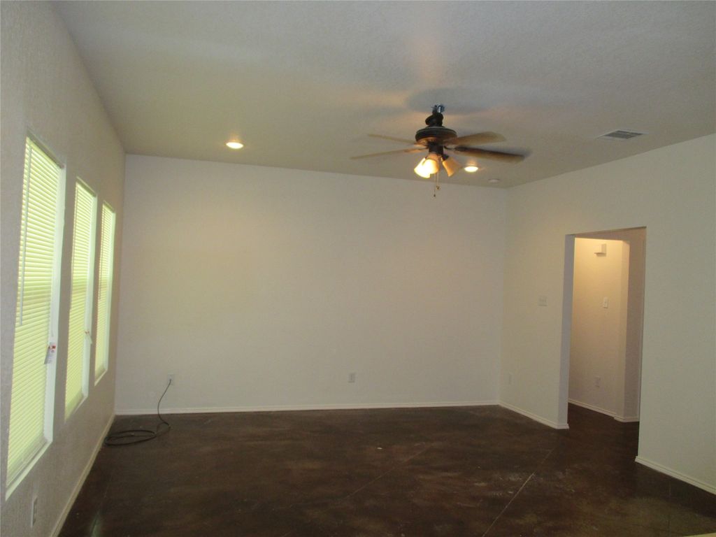 719 Hallvale Drive, White Settlement, TX 76108 — photo 5