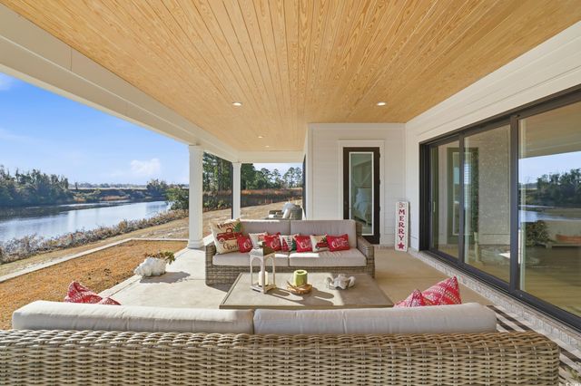 280 Bay Ridge Dr., North Myrtle Beach, SC 29582