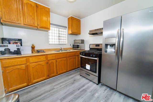 523 S Wilton Place, Los Angeles, CA 90020