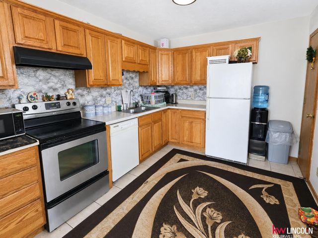 417 NW 20th Street, Lincoln, NE 68528