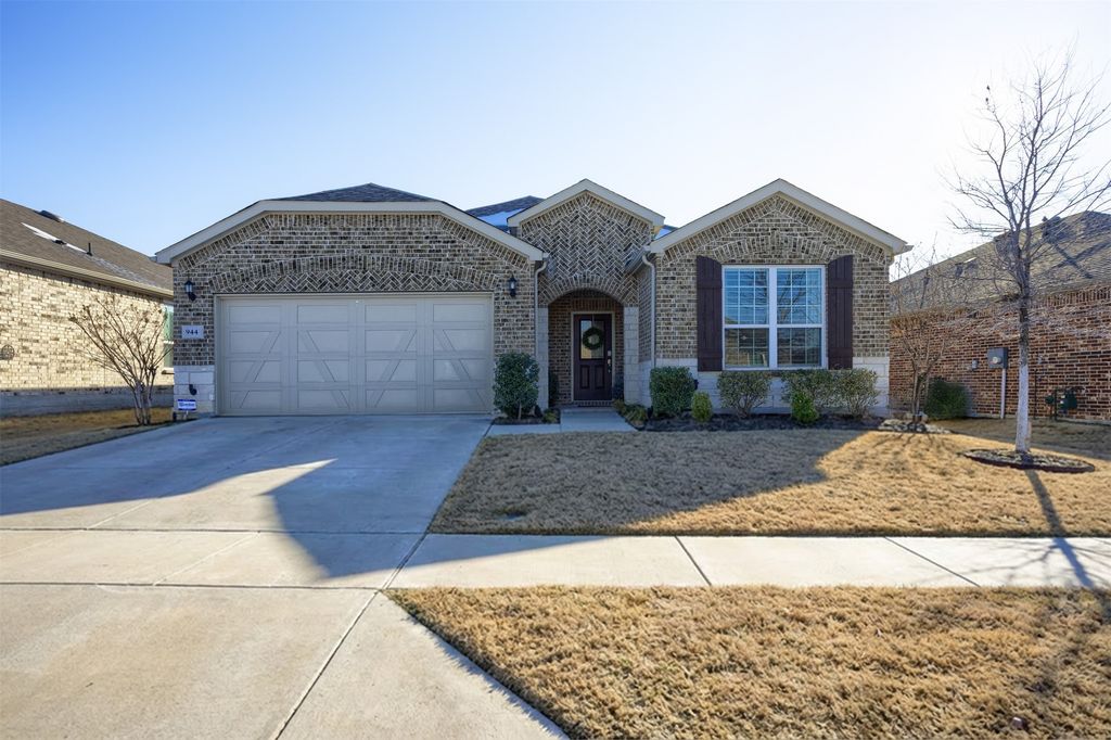 944 Memorial Drive, Little Elm, TX 76227