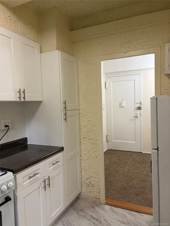1563 Metropolitan Avenue ME, Bronx, NY 10462 — photo 2