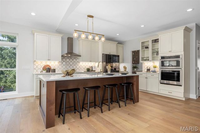 1556 Wildhorse Parkway Drive, Chesterfield, MO 63005