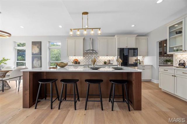 1556 Wildhorse Parkway Drive, Chesterfield, MO 63005