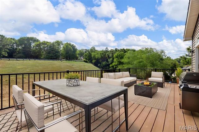 1556 Wildhorse Parkway Drive, Chesterfield, MO 63005