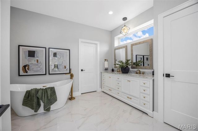 1556 Wildhorse Parkway Drive, Chesterfield, MO 63005