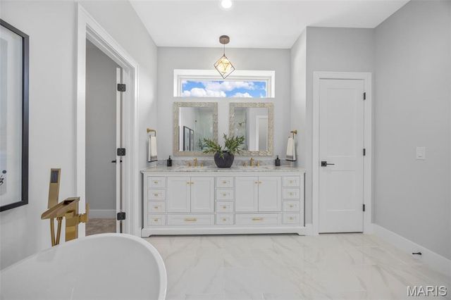 1556 Wildhorse Parkway Drive, Chesterfield, MO 63005