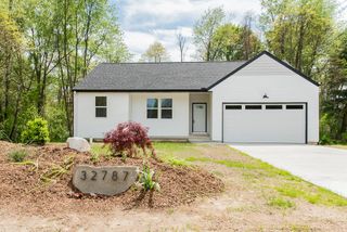 32787 Bradeen Avenue, Paw Paw, MI 49079