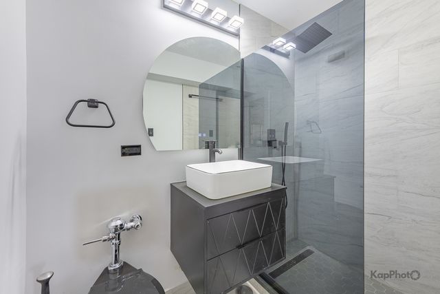 7337 S South Shore Drive 902, Chicago, IL 60649