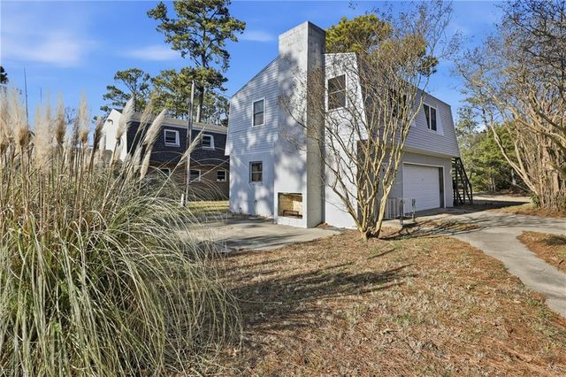 520 Spivey LN, Seaford, VA 23696