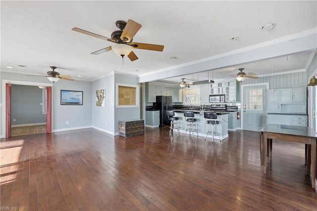 520 Spivey LN, Seaford, VA 23696