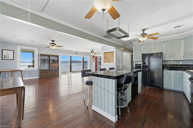 520 Spivey LN, Seaford, VA 23696