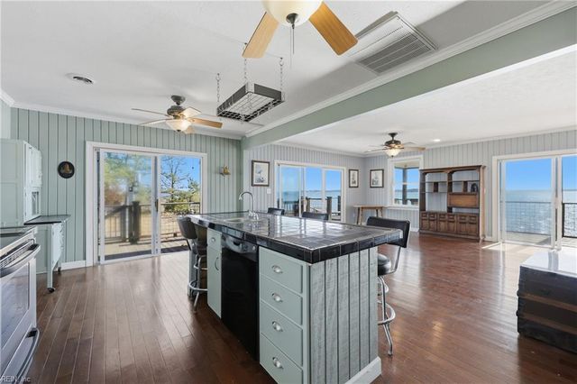 520 Spivey LN, Seaford, VA 23696