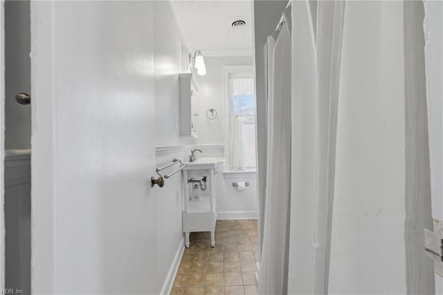 520 Spivey LN, Seaford, VA 23696