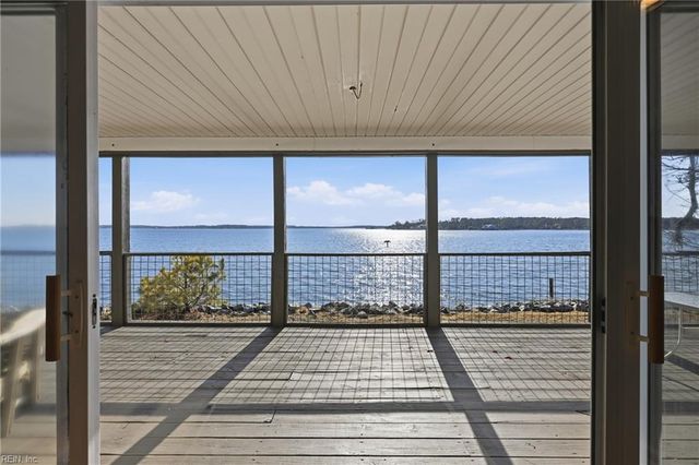 520 Spivey LN, Seaford, VA 23696