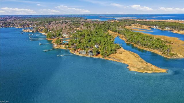 520 Spivey LN, Seaford, VA 23696