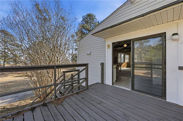 520 Spivey LN, Seaford, VA 23696