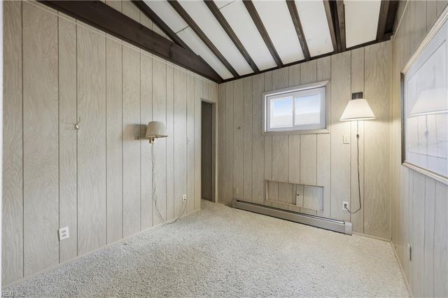 520 Spivey LN, Seaford, VA 23696