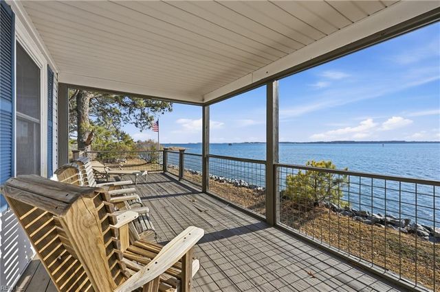 520 Spivey LN, Seaford, VA 23696