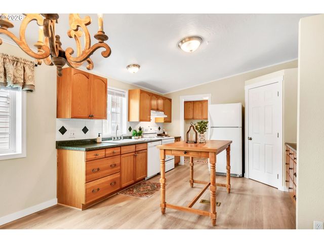 650 TERRITORIAL St, Harrisburg, OR 97446