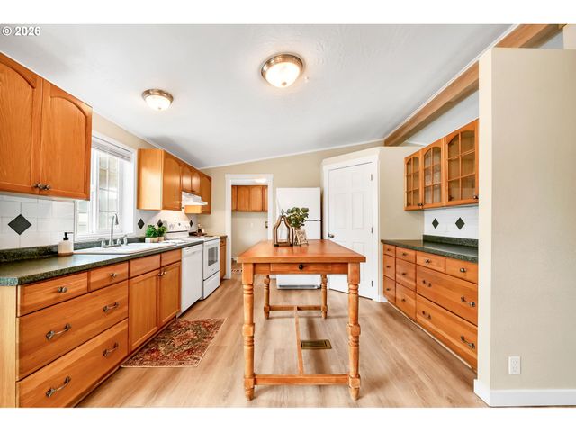 650 TERRITORIAL St, Harrisburg, OR 97446